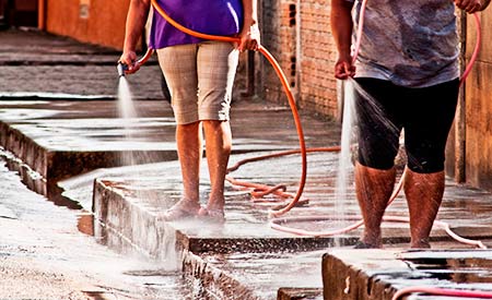 noticia-lei-que-multa-quem-lavar-calcada