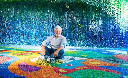 noticias-artista-com-tampas